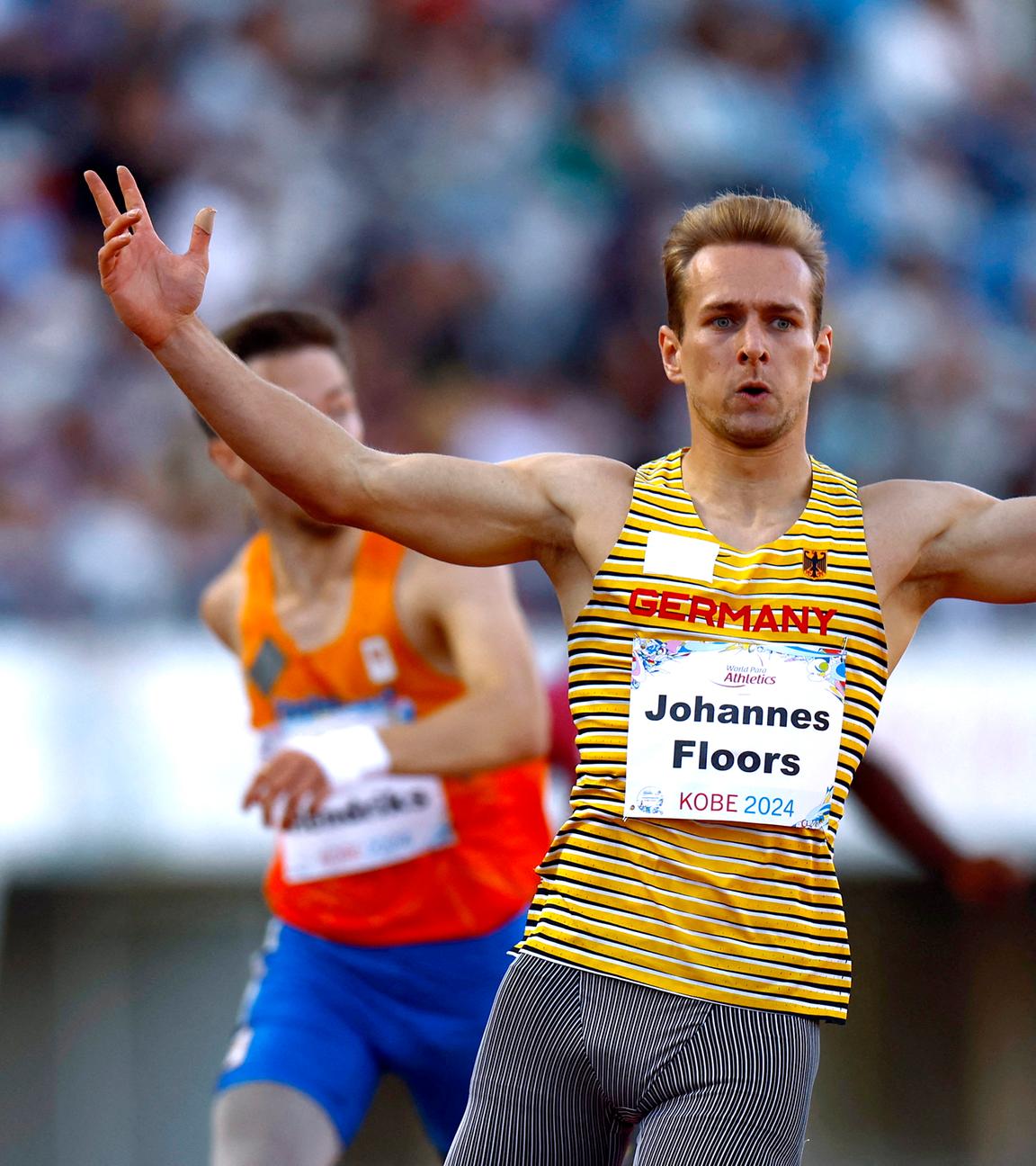 Leon Schäfer jubelt nach seinem 400m-Lauf