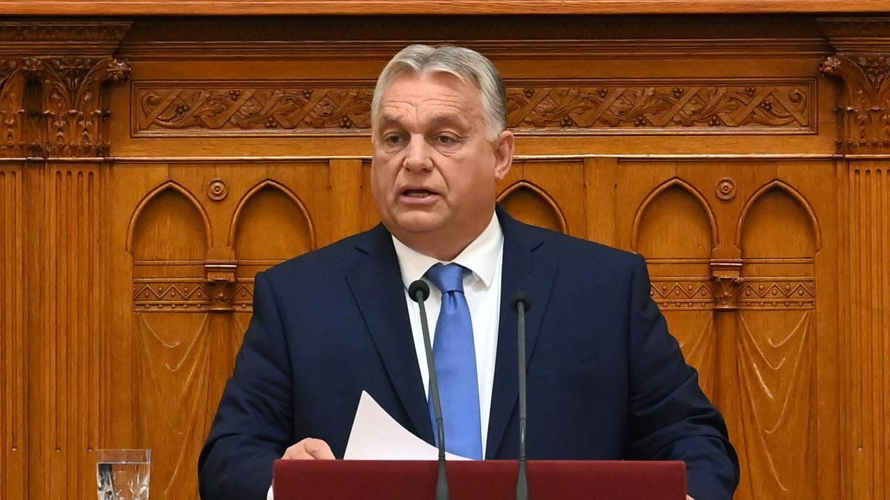 Ungarn, Budapest: Viktor Orban, Ministerpräsident von Ungarn, hält seine Rede am Eröffnungstag der Herbstsitzung des Parlaments.