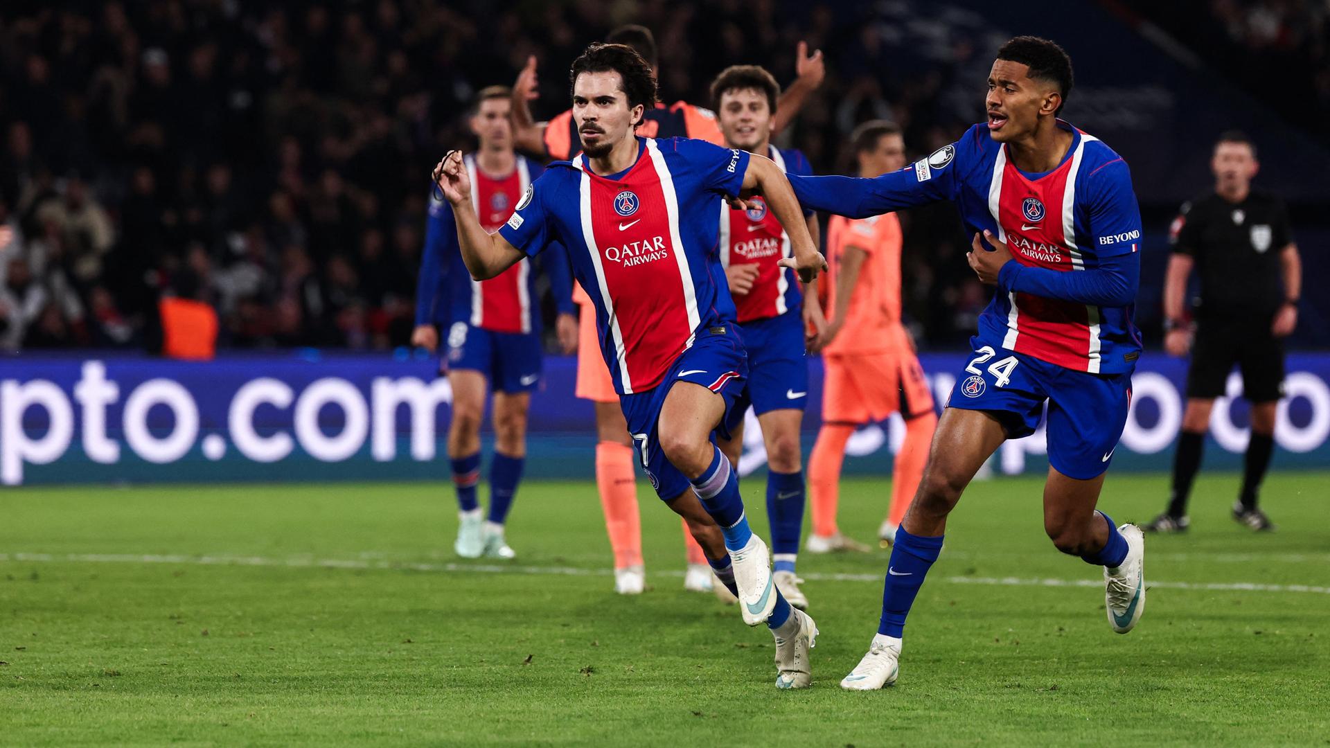 Fußball: Paris Saint-Germain gegen FC Barcelona in der Champions League.