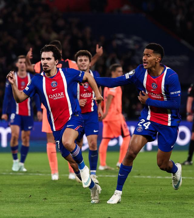 Fußball: Paris Saint-Germain gegen FC Barcelona in der Champions League.