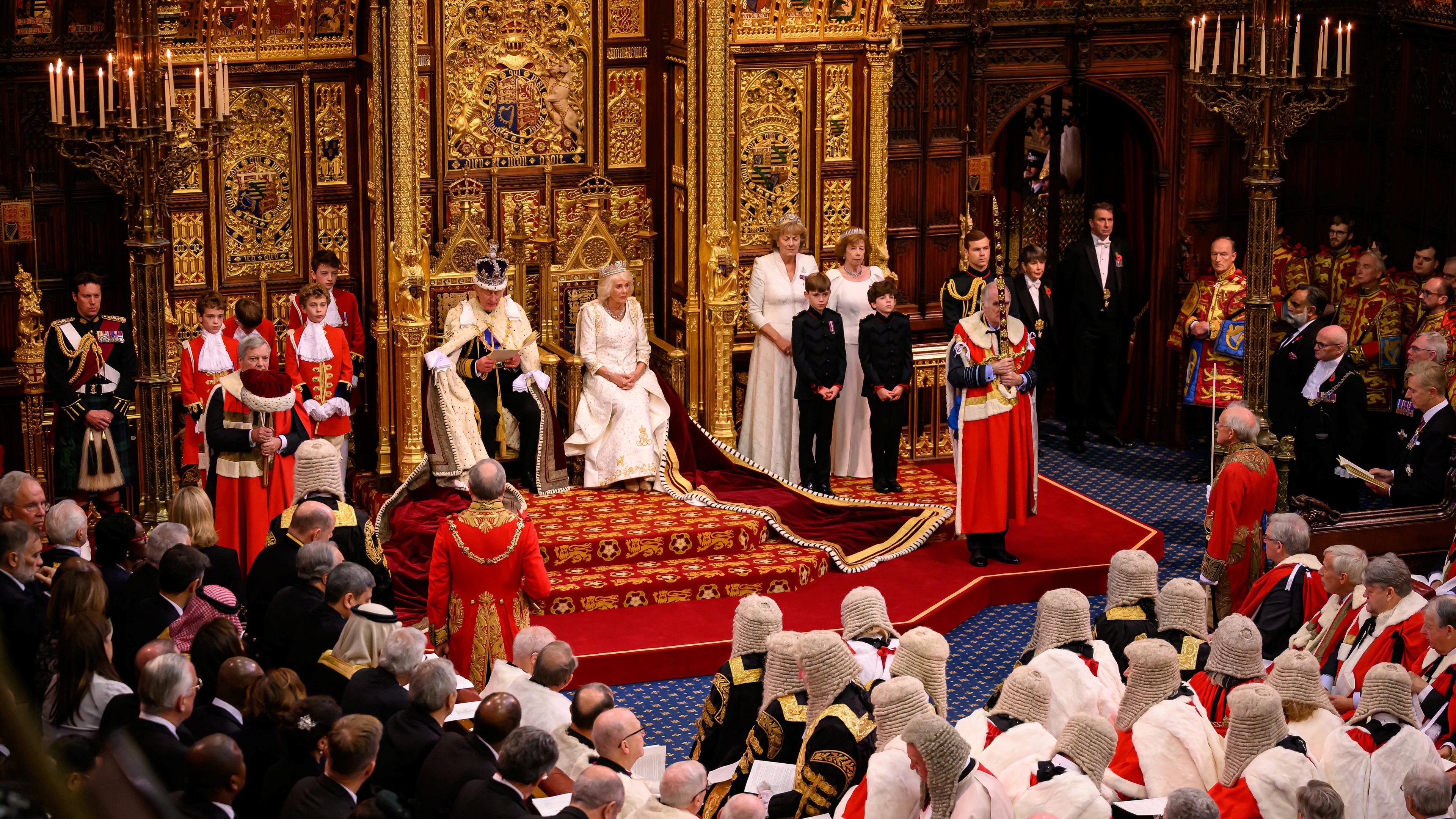  König Charles III. bei der Parlamentseröffnung in London.