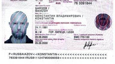 Russischer Pass mit dem Foto von Jan Marsalek
