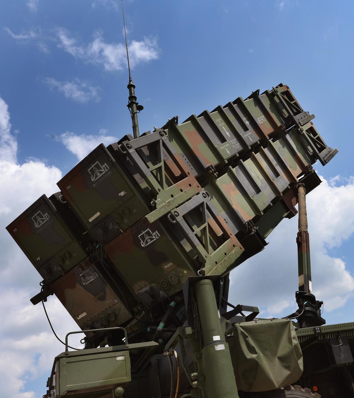 Ein Startgerät des Flugabwehrraketensystems Patriot steht beim Tag der Bundeswehr auf dem Fliegerhorst.