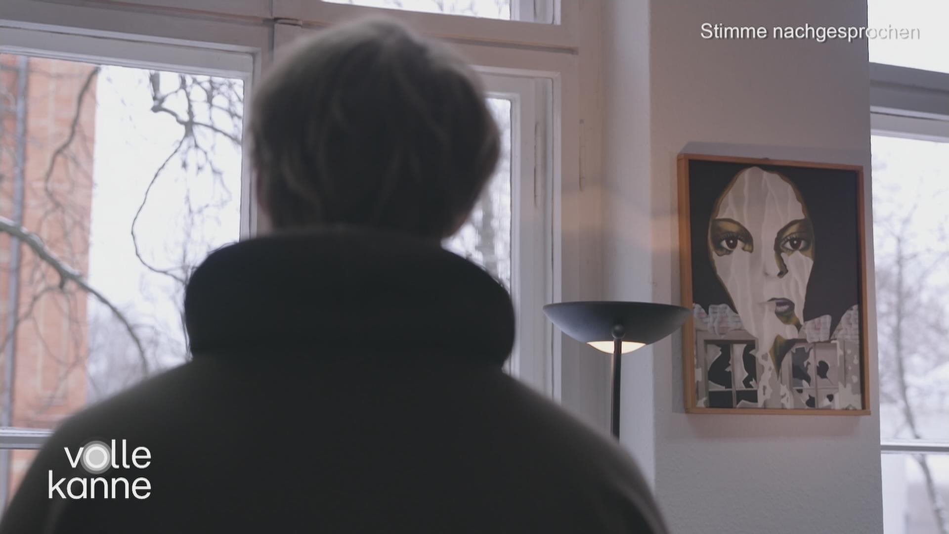 Protagonist Kai von hinten