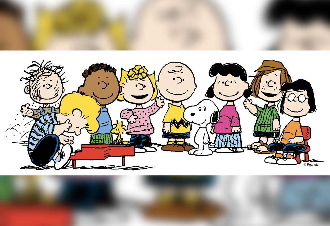 Rerun Van Pelt (hinten, l-r), Franklin, Sally Brown, Charlie Brown, Snoopy, Lucy van Pelt, Peppermint Patty, Marcie, sowie Beethoven-Fan Schröder am Klavier und Vogel Woodstock - die berühmten Peanuts-Figuren von Schöpfer Charles M. Schulz. 