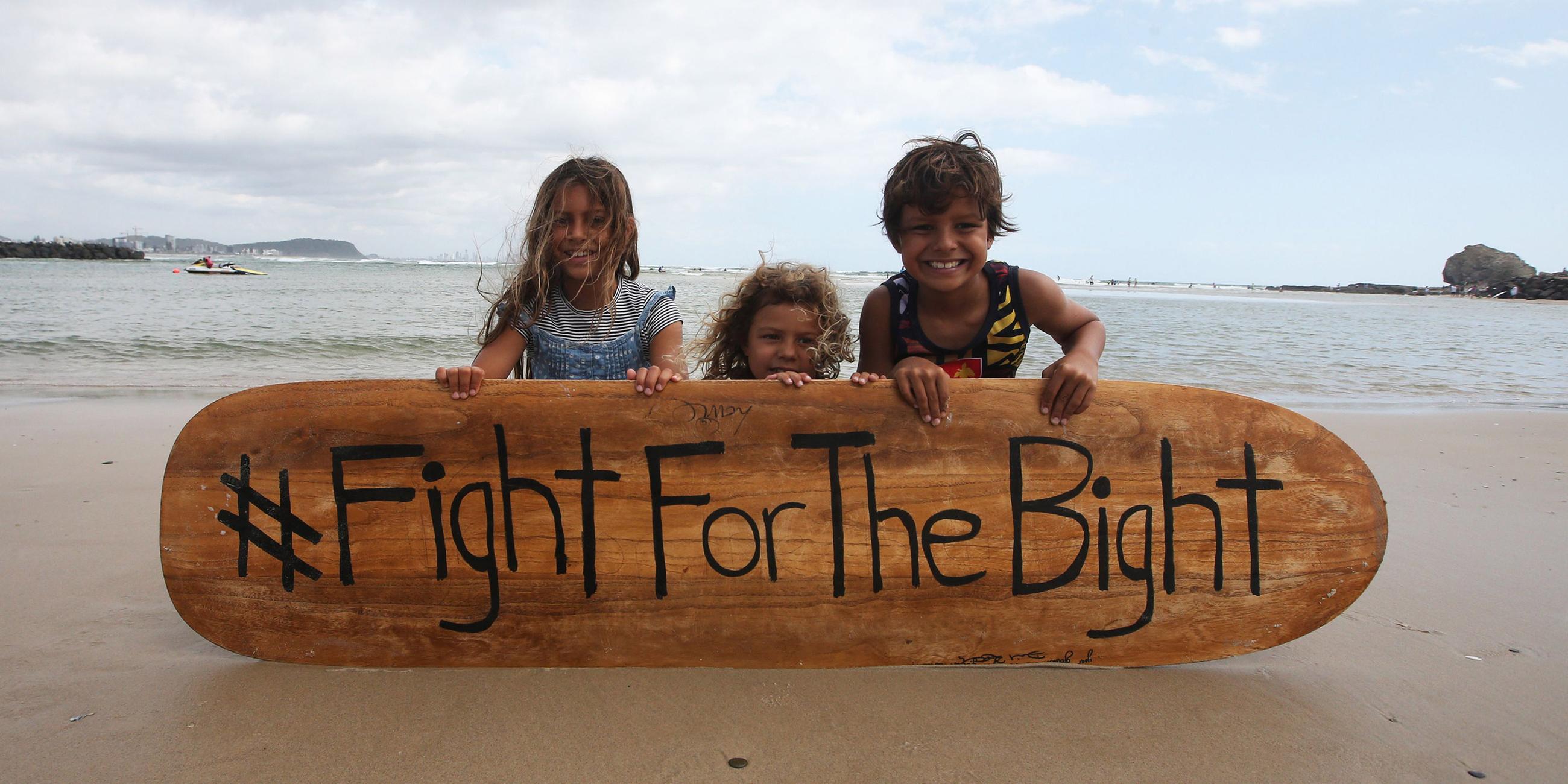 Umweltaktion am Bondi Beach - Kinder