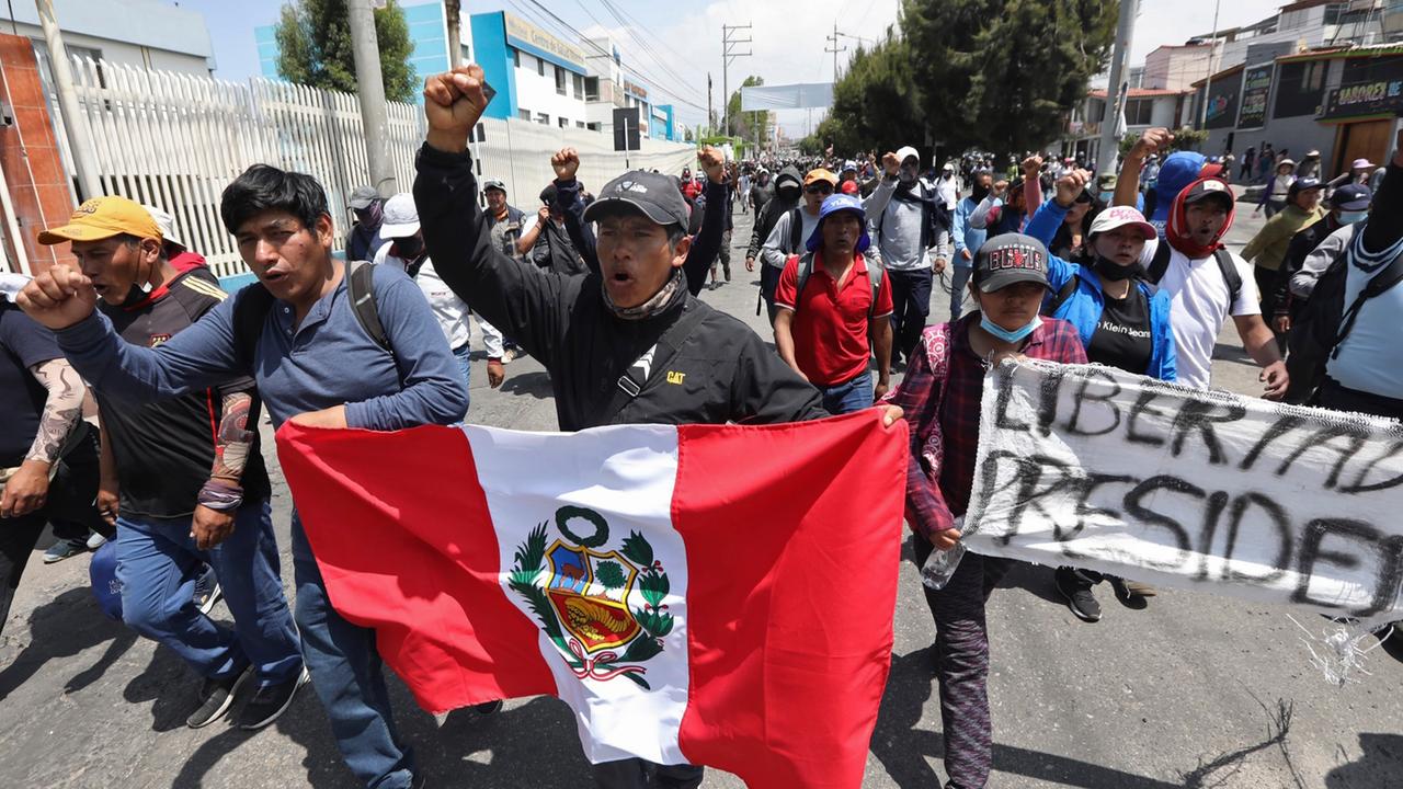 Nach Festnahme Von Pr sident Castillo Ausnahmezustand In Peru Verh ngt 