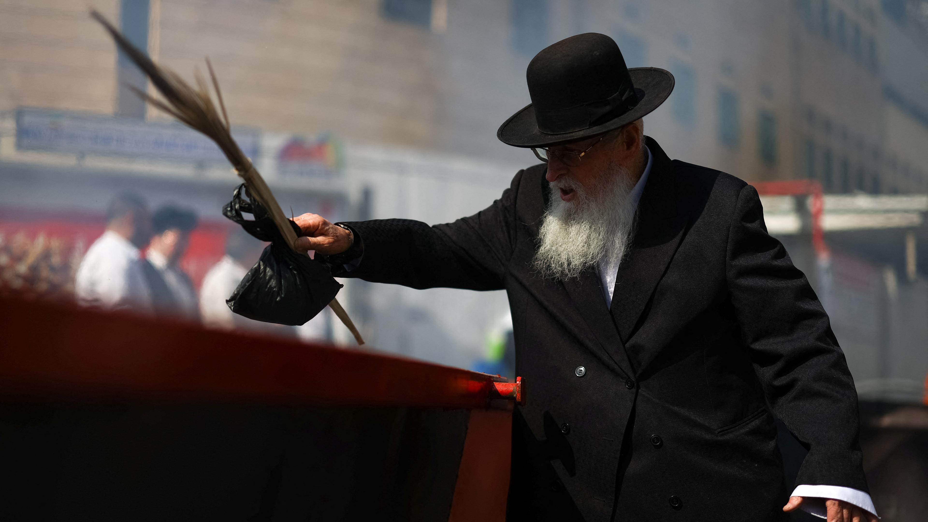 Ultraorthodoxe Juden bereiten sich auf das Pessach-Fest vor