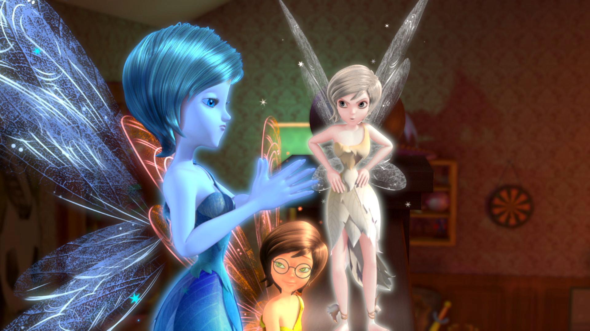 Die drei Tinker Bells diskutieren. Blau hat die Hände ineinander gefaltet, gelb sitzt und weiß hat die Hände in die Hüften gestemmt.