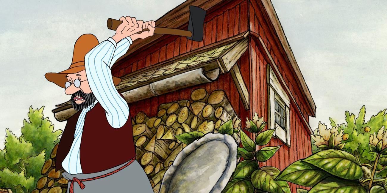 Pettersson steht vor seinem Haus, kümmert sich um seinen Hof und hackt Holz.