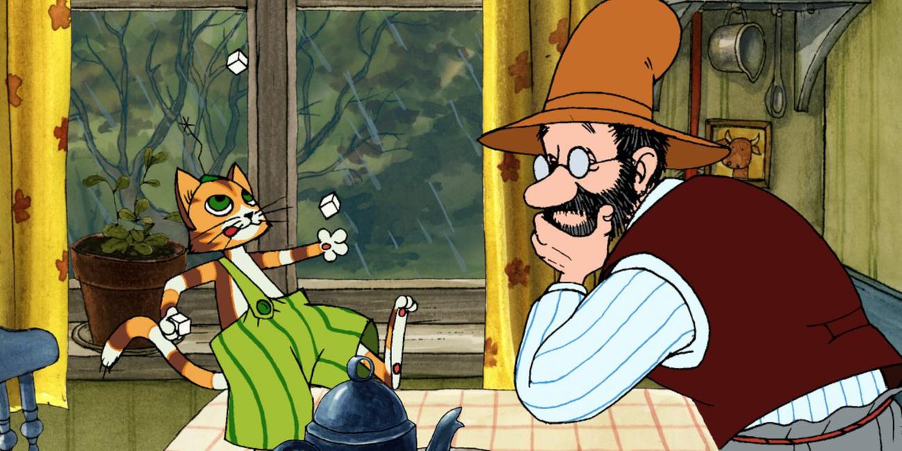 Findus springt auf dem Küchentisch herum und jongliert mit Zuckerwürfeln, Pettersson hört ihm zu.