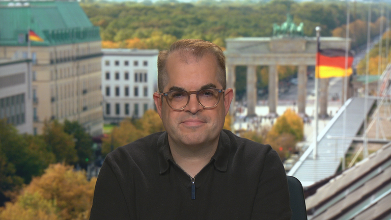 ZDF-Hauptstadtkorrespondent Dominik Rzepka zugeschaltet aus dem Hauptstadtstudio in Berlin, um über die Pflegereform der Koalition zu sprechen