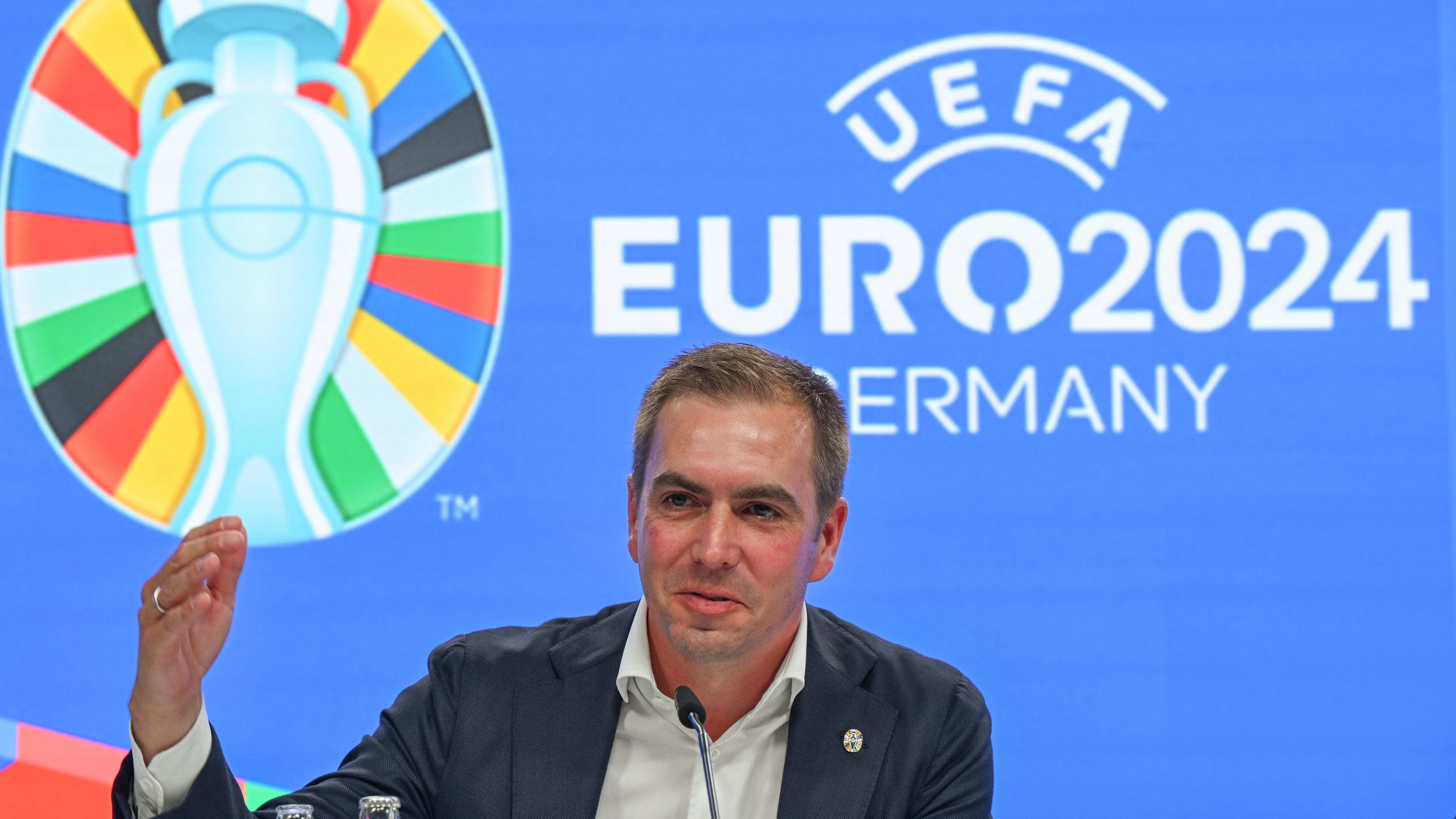 Philipp Lahm, Turnierdirektor der UEFA EURO 2024, spricht während einer Pressekonferenz zur EM 2024 im Frankfurter Stadion, aufgenommen am 16.10.2023