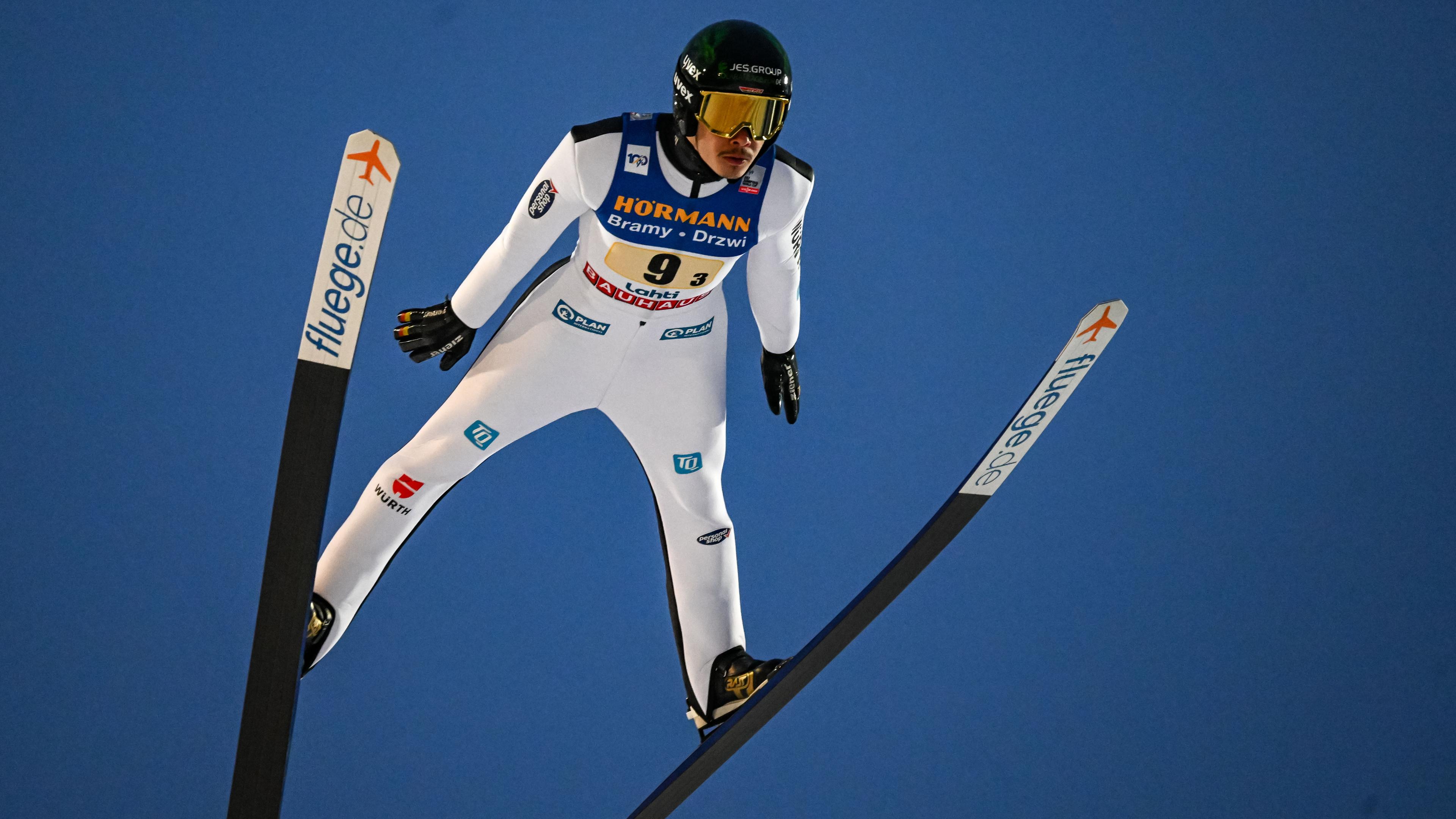 Skispringer Philipp Raimund in Aktion am 02.03.2024 in Lahti.