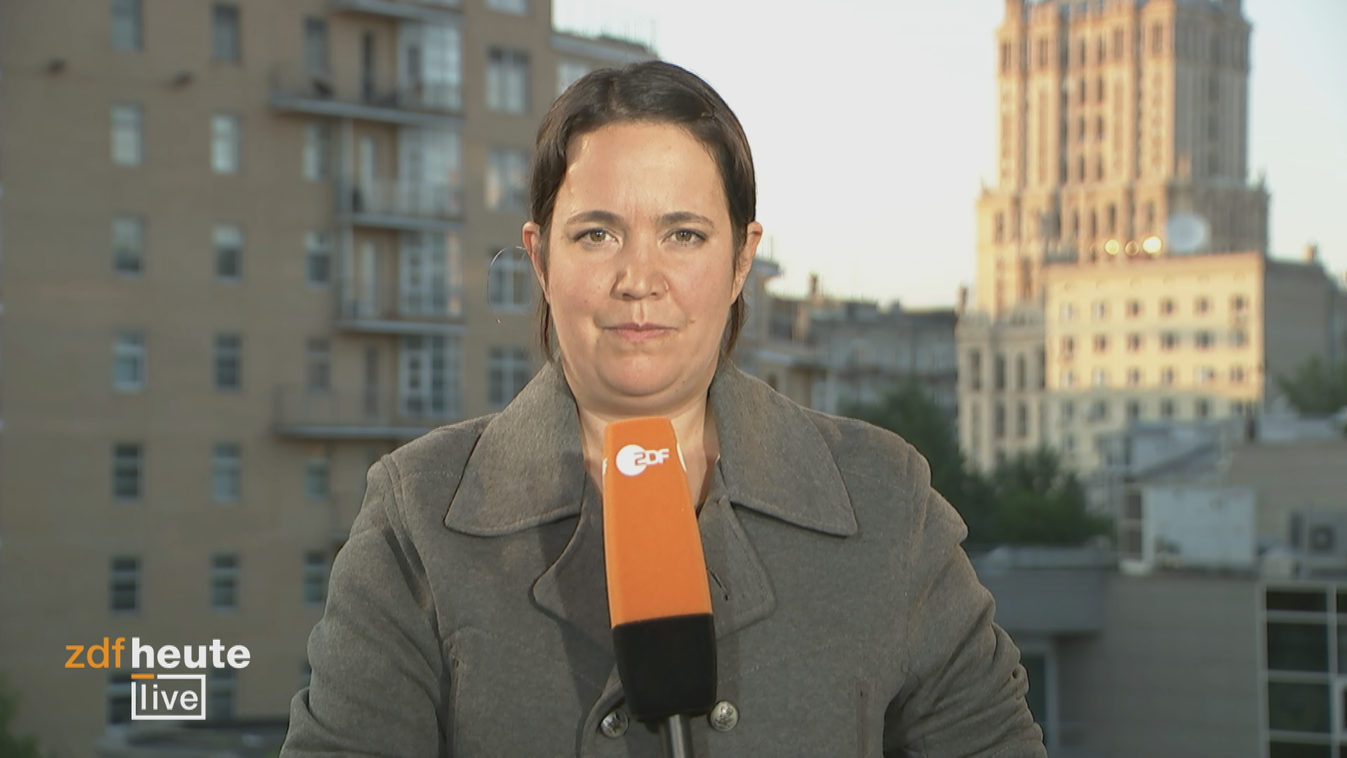 ZDF-Korrespondentin Phoebe Gaa bei ZDFheute live