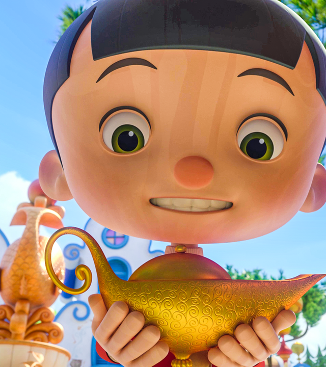 Pinocchio hält begeistert eine goldene Wunderlampe von Ali Baba in den Händen.