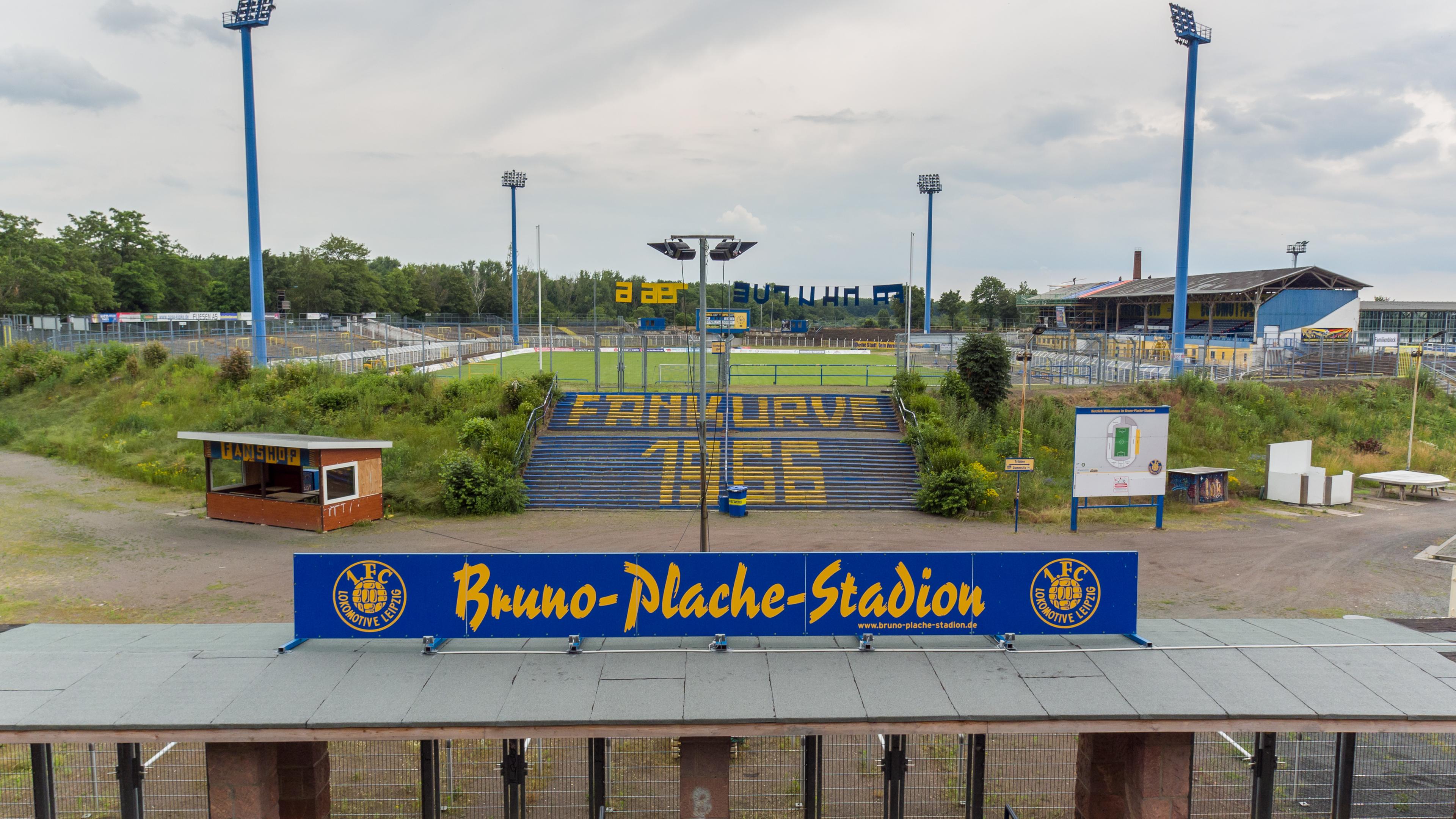 19.06.2020, Leipzig: Der Eingang ins Bruno-Plache-Stadion, Spielstätte des 1. FC Lokomotive Leipzig. 