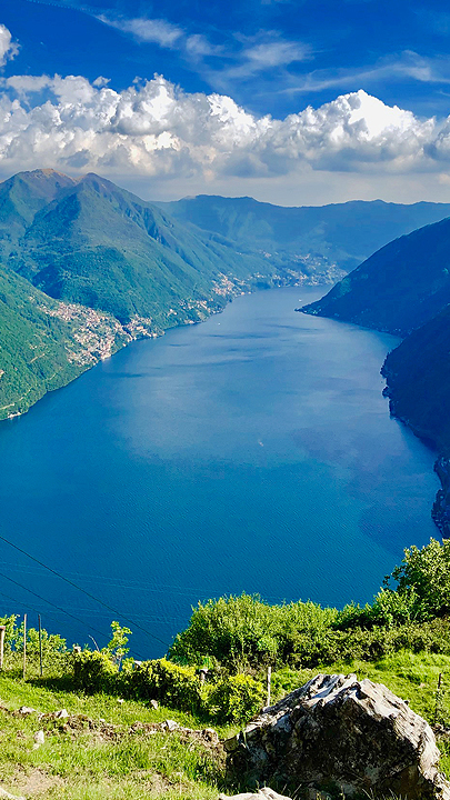 Der Comer See von oben.