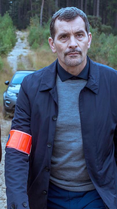 Verstuyft (Werner De Smedt, l.) und Vincke (Koen De Bouw, r.) ermitteln im härtesten Fall ihrer Karriere.