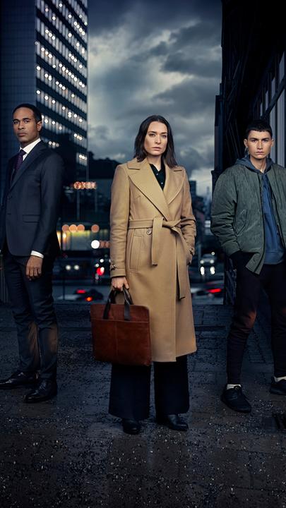 Wirtschaftsanwalt Magnus (Peter Gardiner), Anwältin Emily (Josefin Asplund), der Kleinkriminelle Nicola (Gustav Lindh) und Ex-Häftling Teddy (Alexej Manvelov).