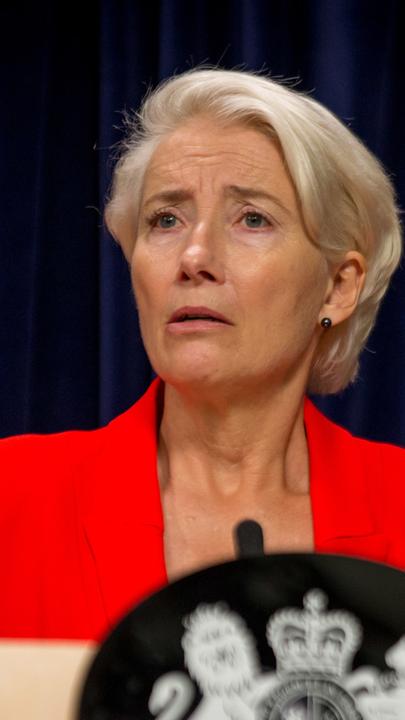 Vivienne Rook (Emma Thompson) nimmt immer größeren Einfluss auf die Bevölkerung.