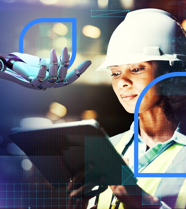 Eine Frau programmiert einen Roboter