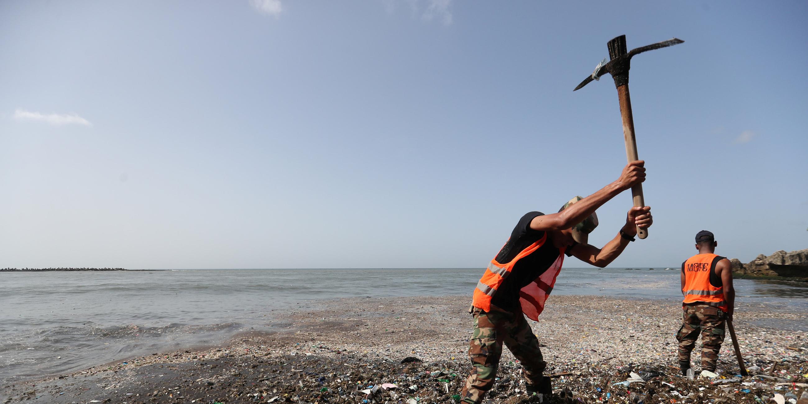 soldiers remove plastic and other debris during a cleanup on the shores of montesinos beach, in santo domingo