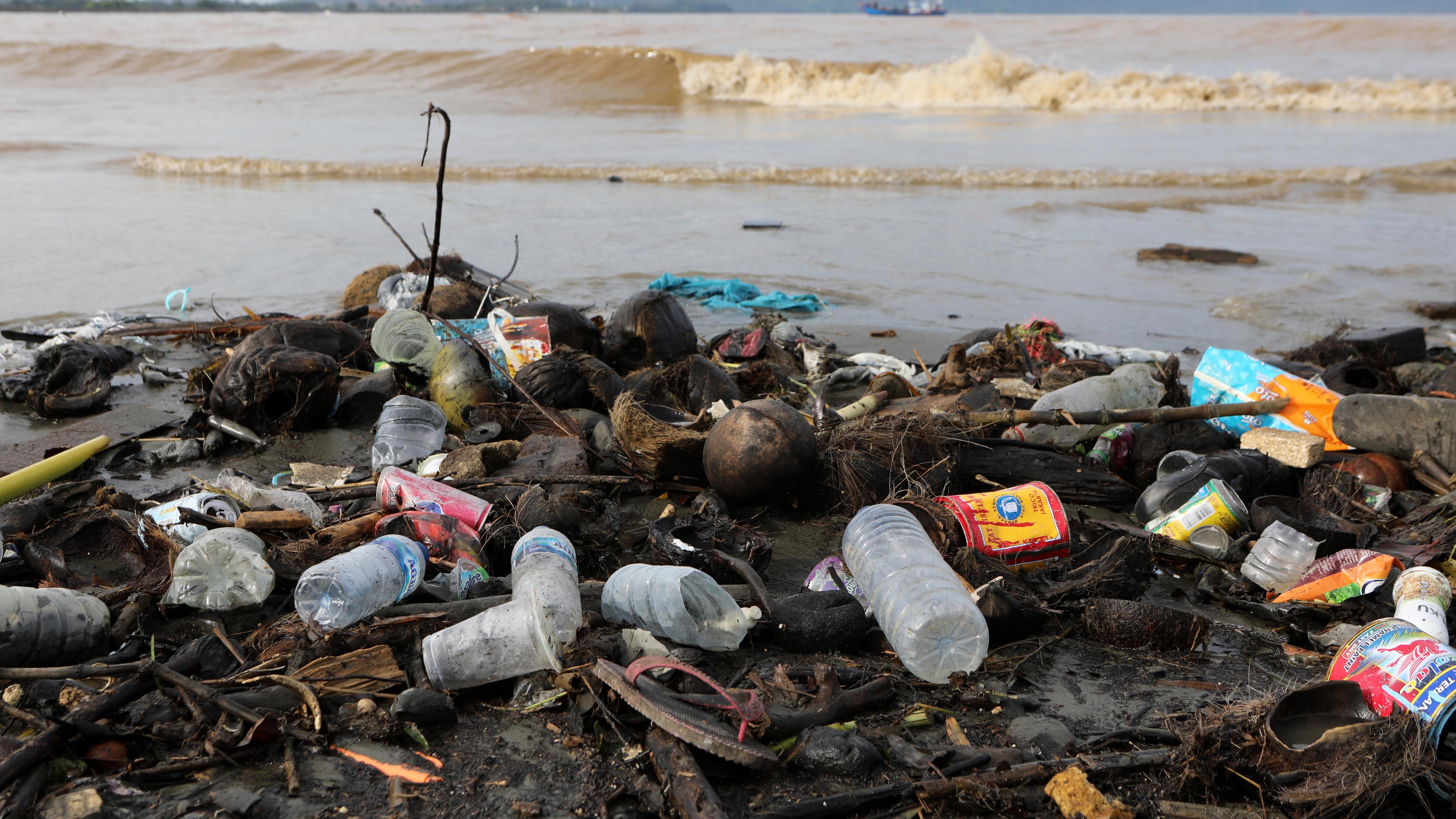 Die Vereinten Nationen beraten in Paris über ein globales Abkommen gegen Plastikmüll. 