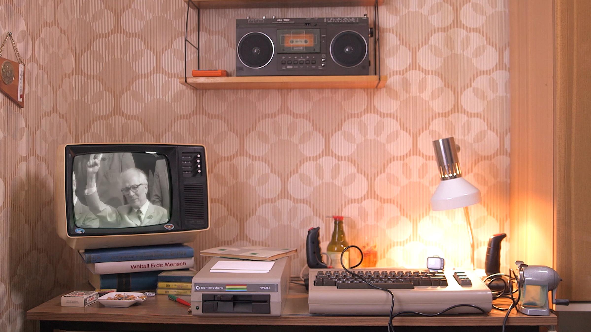 Die SED-Spitze erkannte den Wert der Informatik als Schlüsseltechnologie. Computer produzierte die DDR vergleichsweise wenige, förderte aber junge Informatiker.