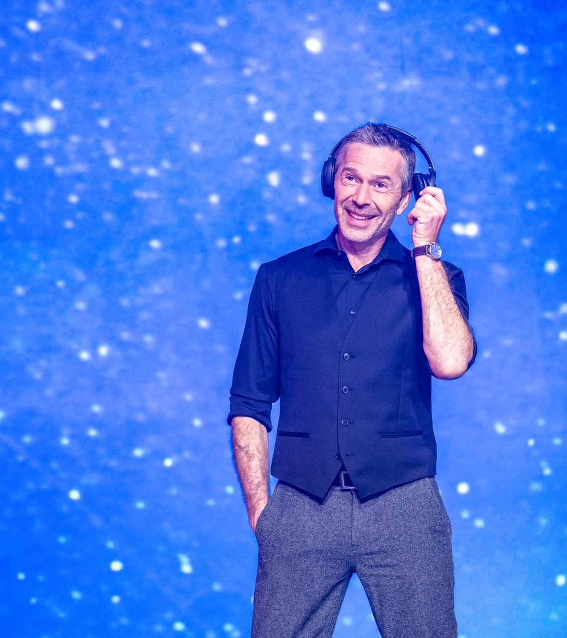 Podcast: Dirk Steffens mit Kopfhörern