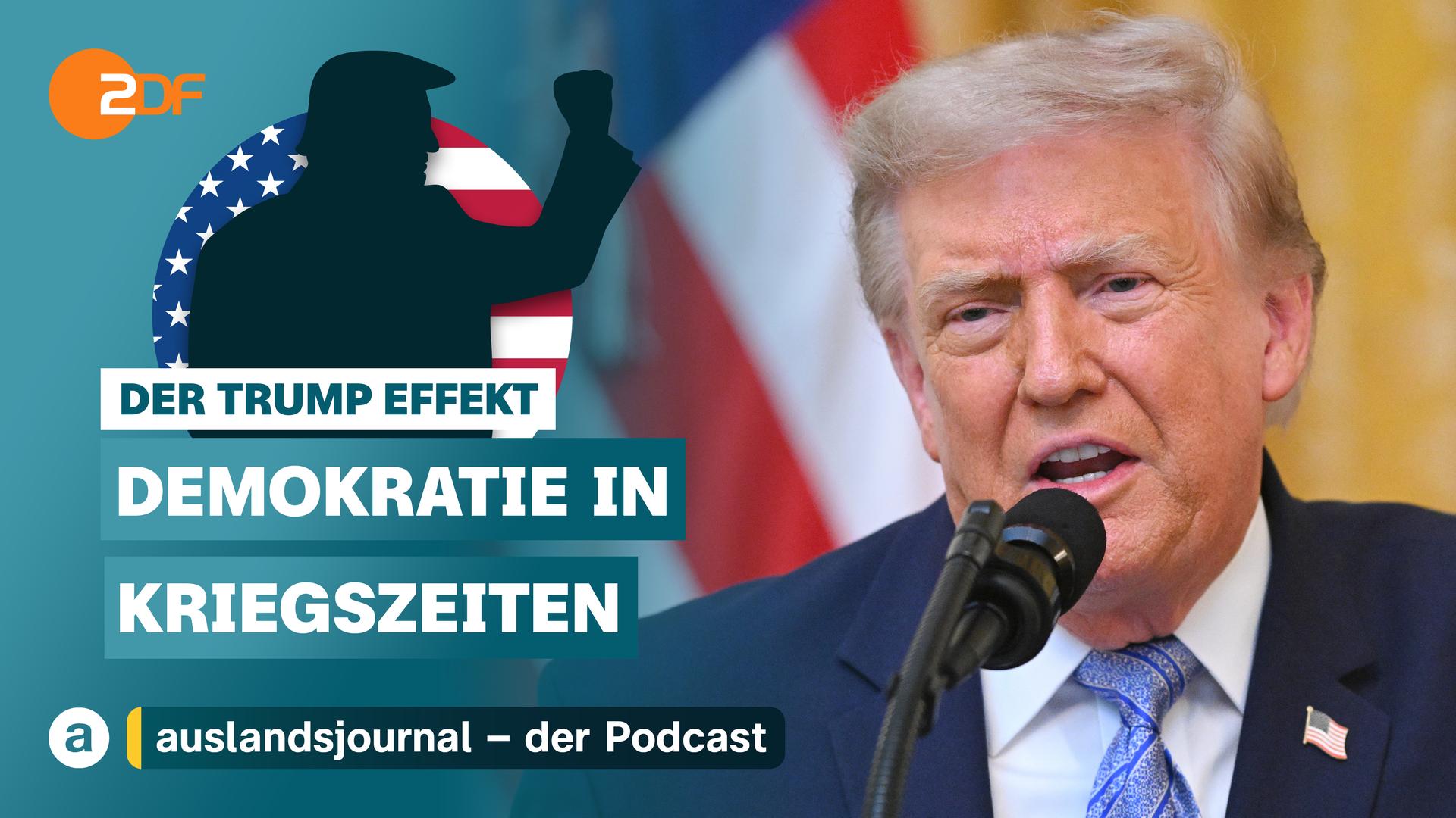 Donald Trump mit erhobener Faust als Schattenriss vor US-Flagge, darunter Schriftzug: "Der Trump Effekt - Demokratie in Kriegszeiten", rechts Nachaufnahme Donald Trump, der in ein Mikrofon spricht