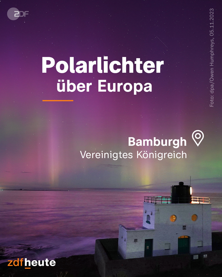 In Bamburgh im Vereinigten Kömigreich erstrahlen Polarlichter. 