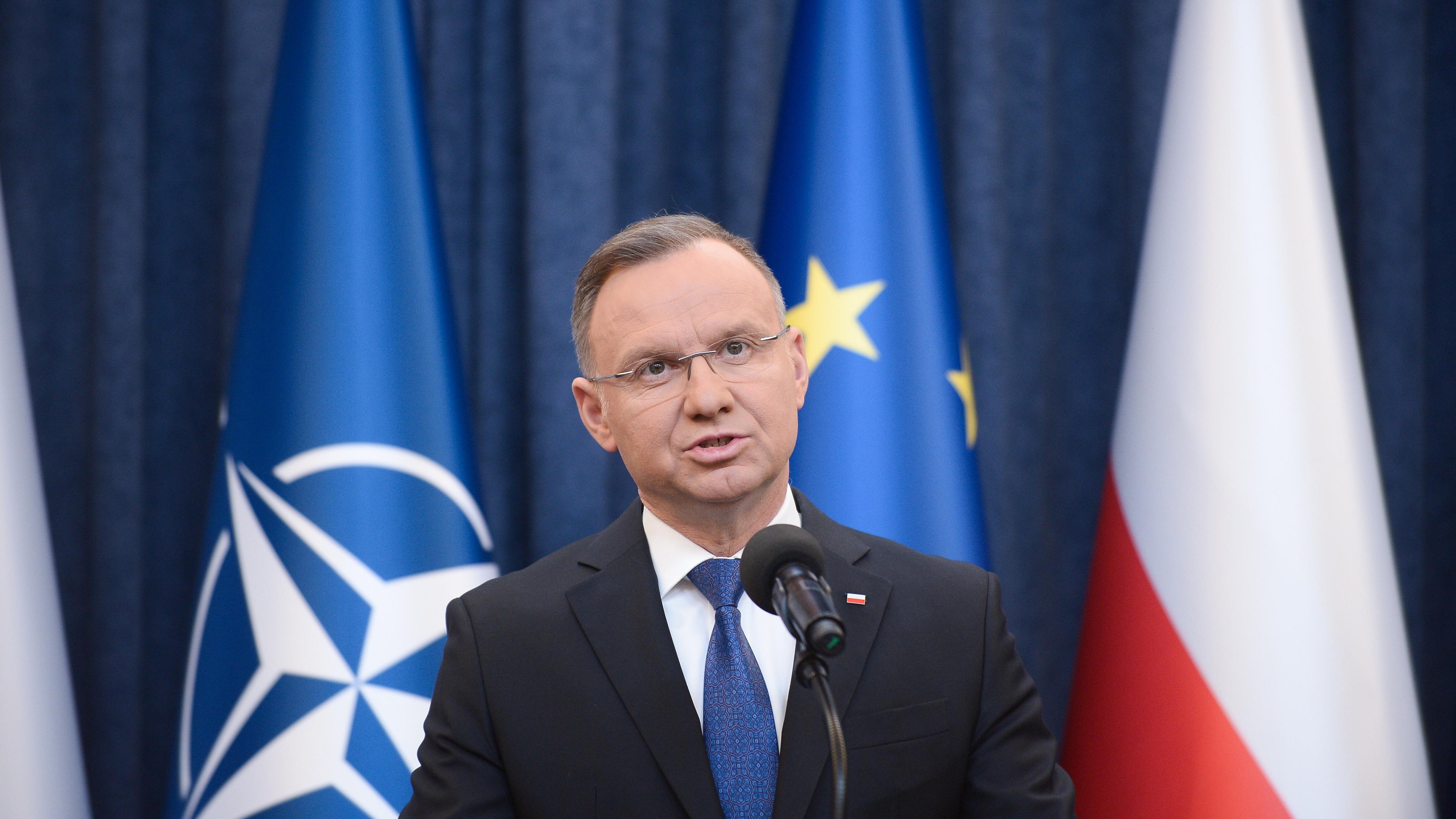Polen, Warschau: Andrzej Duda, Präsident von Polen, spricht während einer Presseerklärung im Präsidentenpalast.