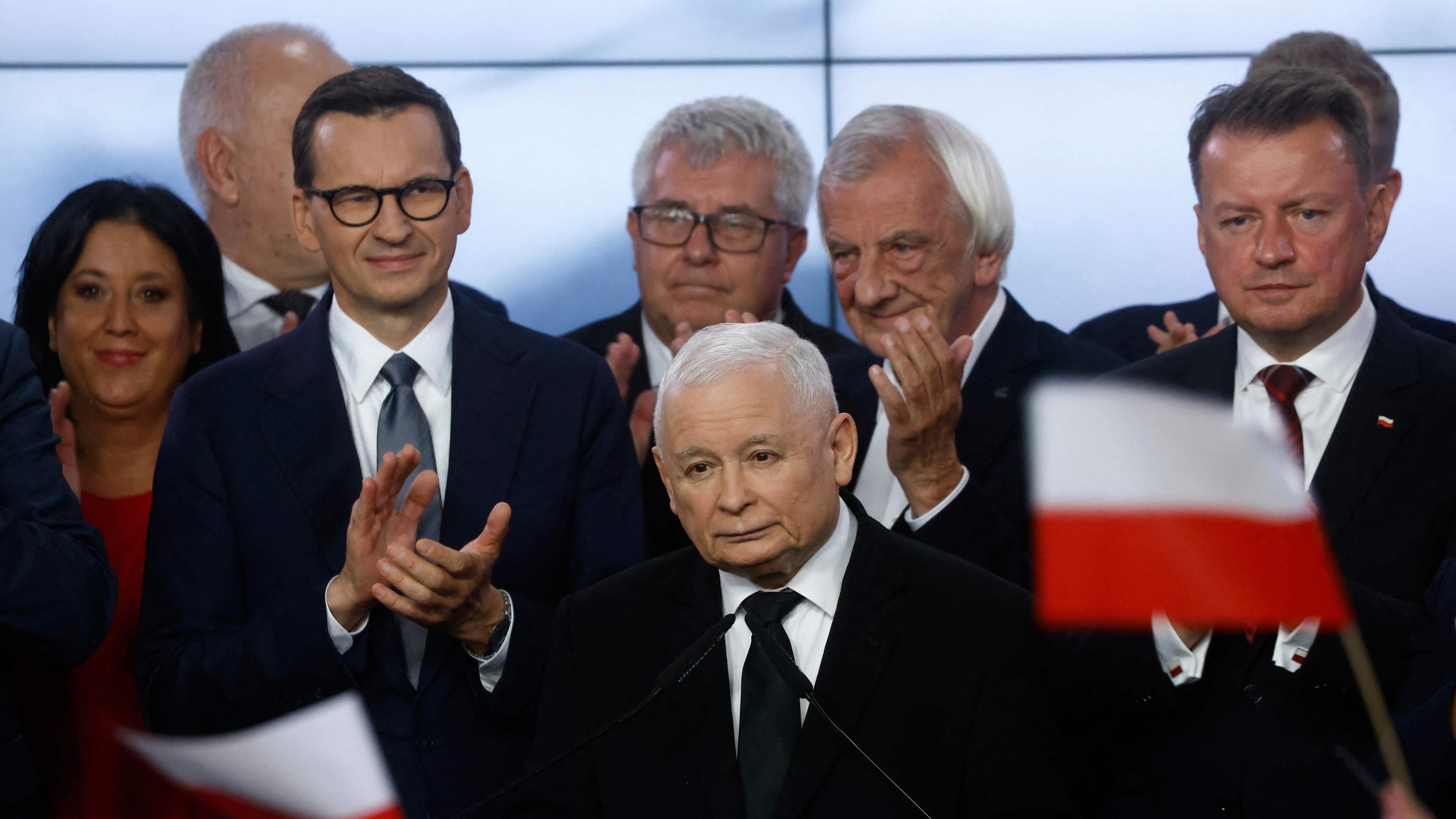 Jaroslaw Kaczynski nach den ersten Wahlergebnissen in Warschau.