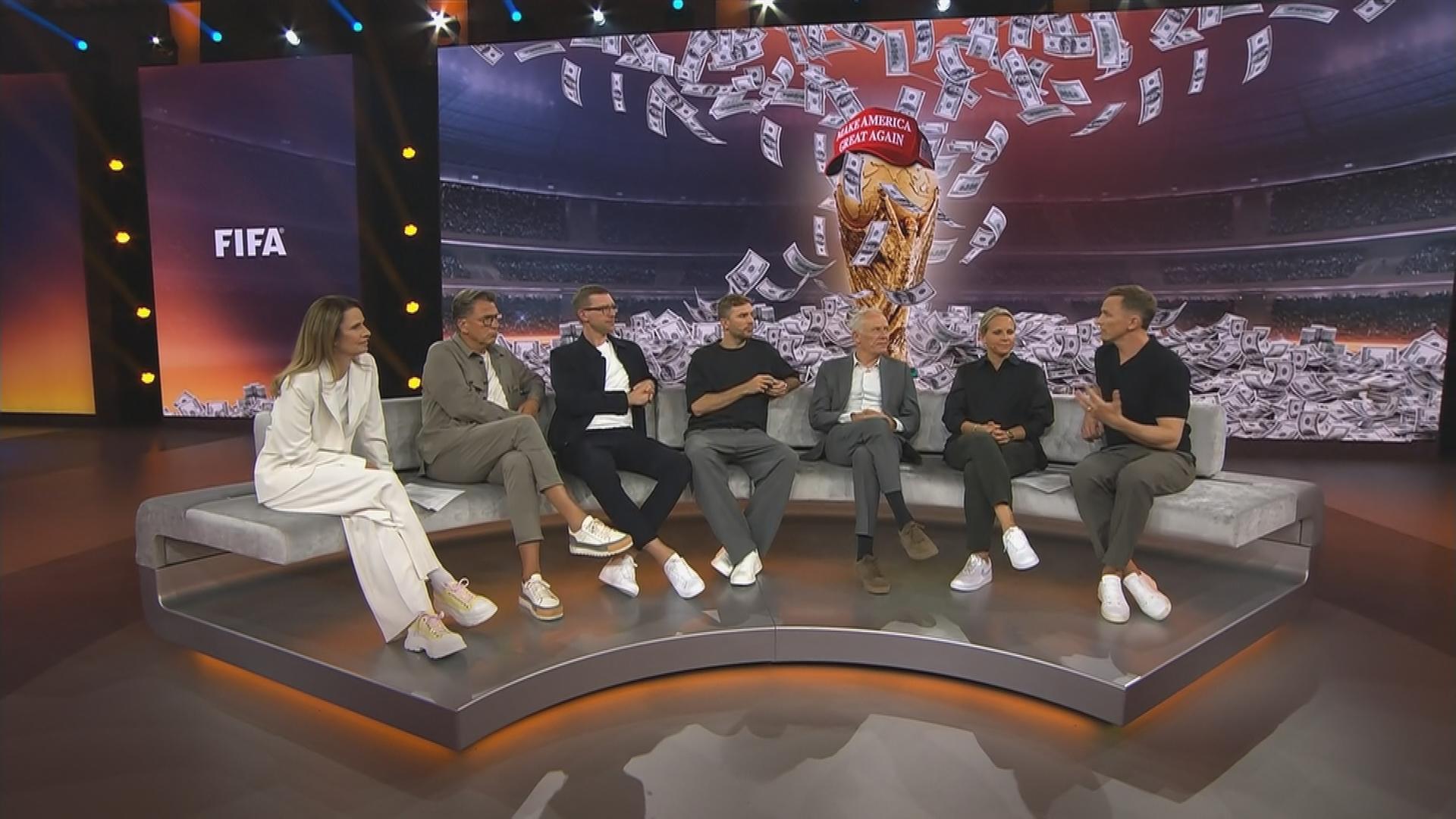 Die Fußball-Expertinnen und Experten des ZDF im ZDF-WM-Studio