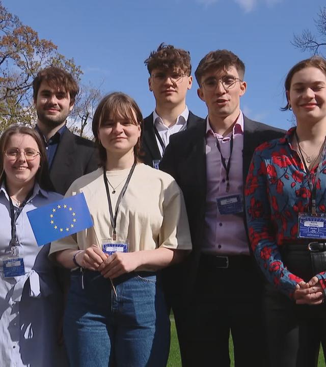 Mitglieder des Europäischen Jugendparlaments in Hamburg 