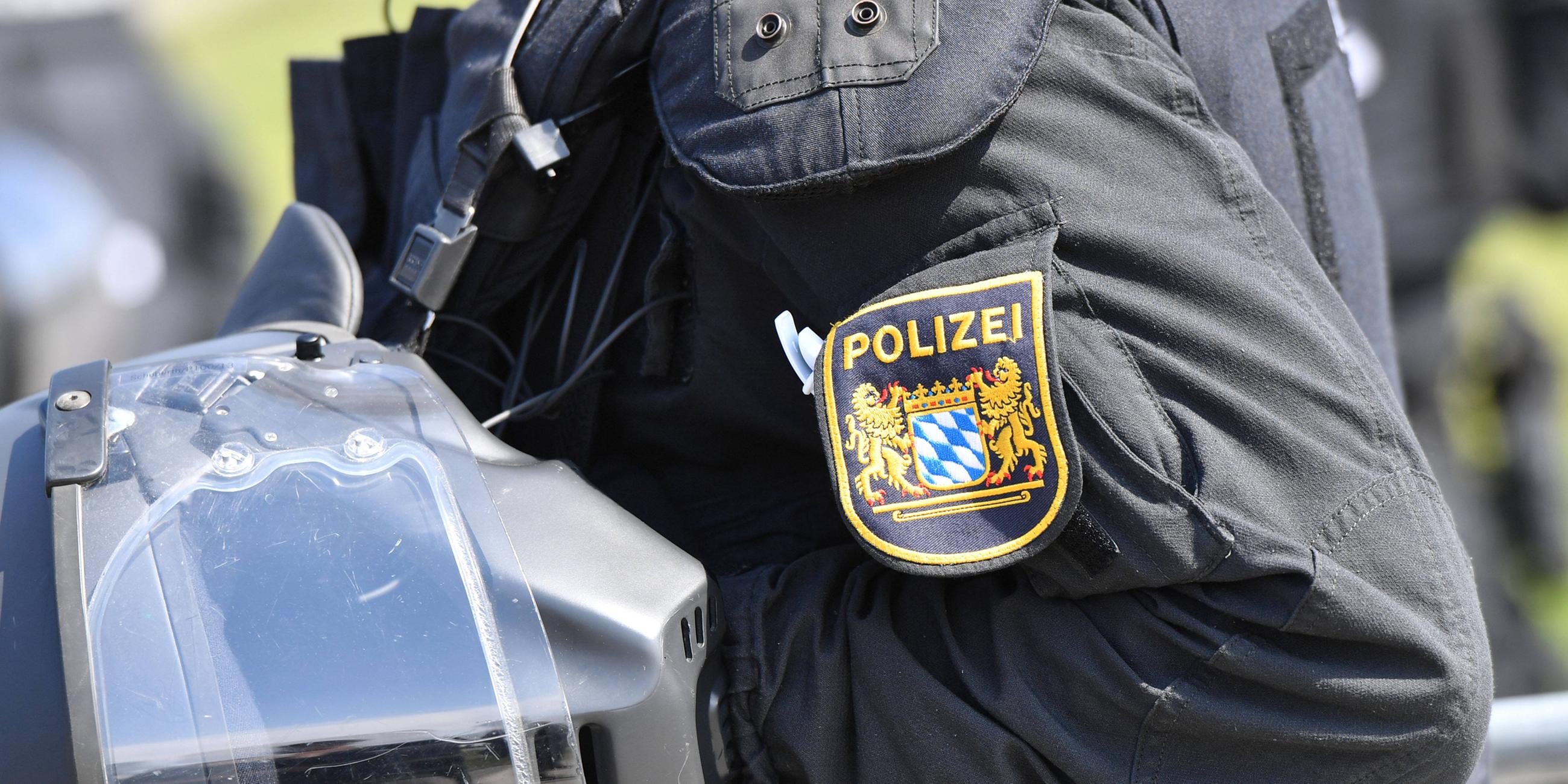 Archiv: Polizisten am 16.05.2020 in München