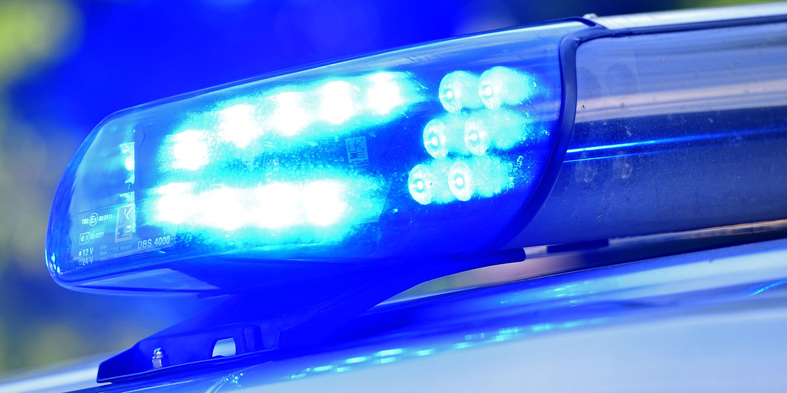 Blaulicht auf einem Polizeiwagen am 26.05.2020 in München