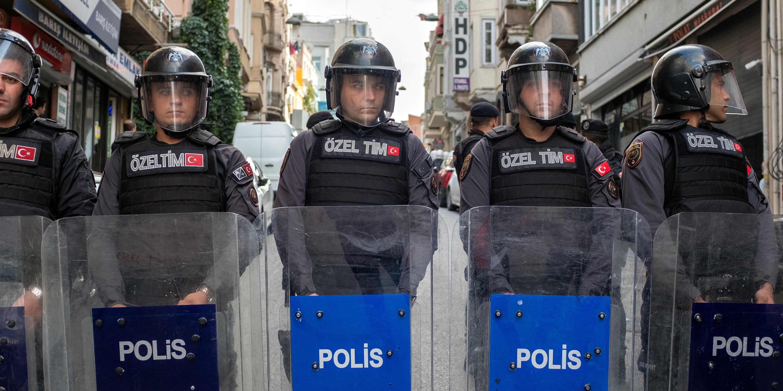 Türkische Bereitschaftspolizisten