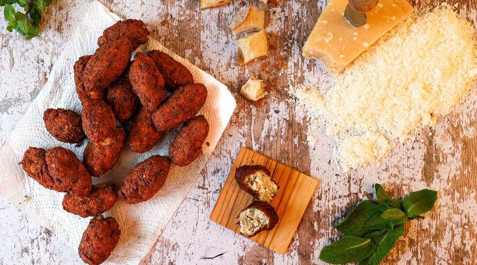 Polpette di Pane: Gefüllte Brotbällchen