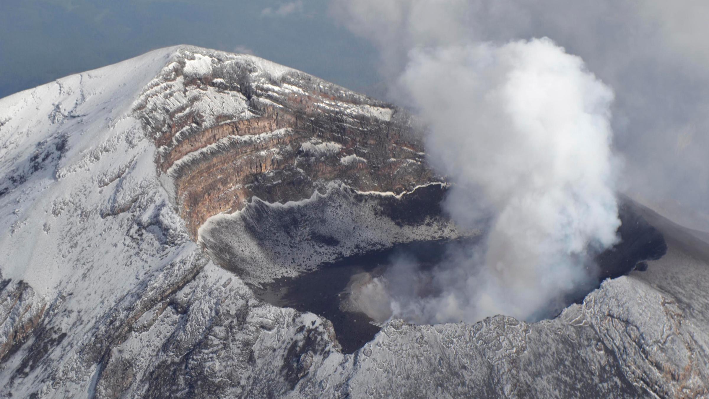 Наивысший вулкан северной америки. Вулкан Попокатепетль. Вулкан Попокатепетль извержение. Попокатепетль Мексика. Мехико вулкан.