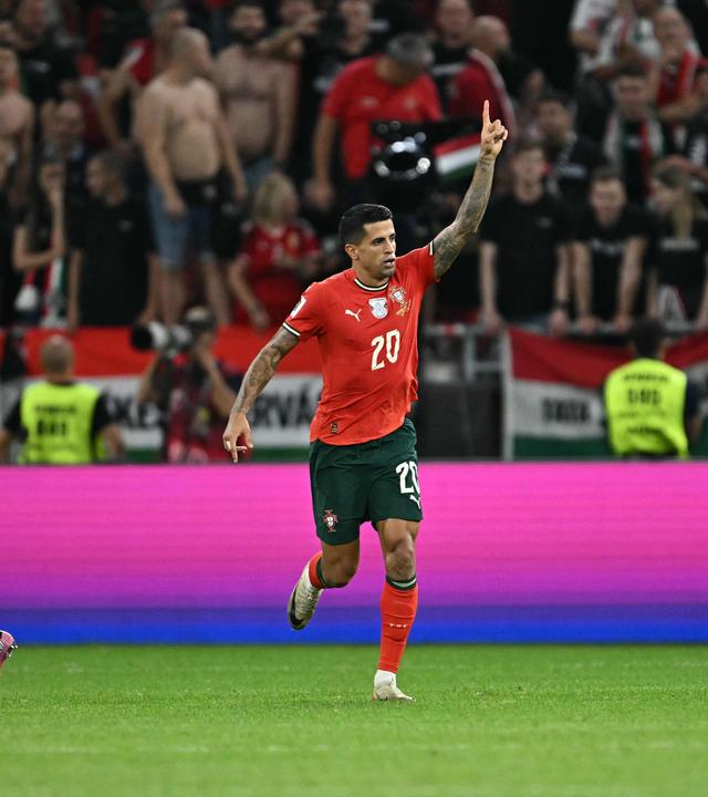 Portugals Joao Cancelo jubelt über seinen Siegtreffer