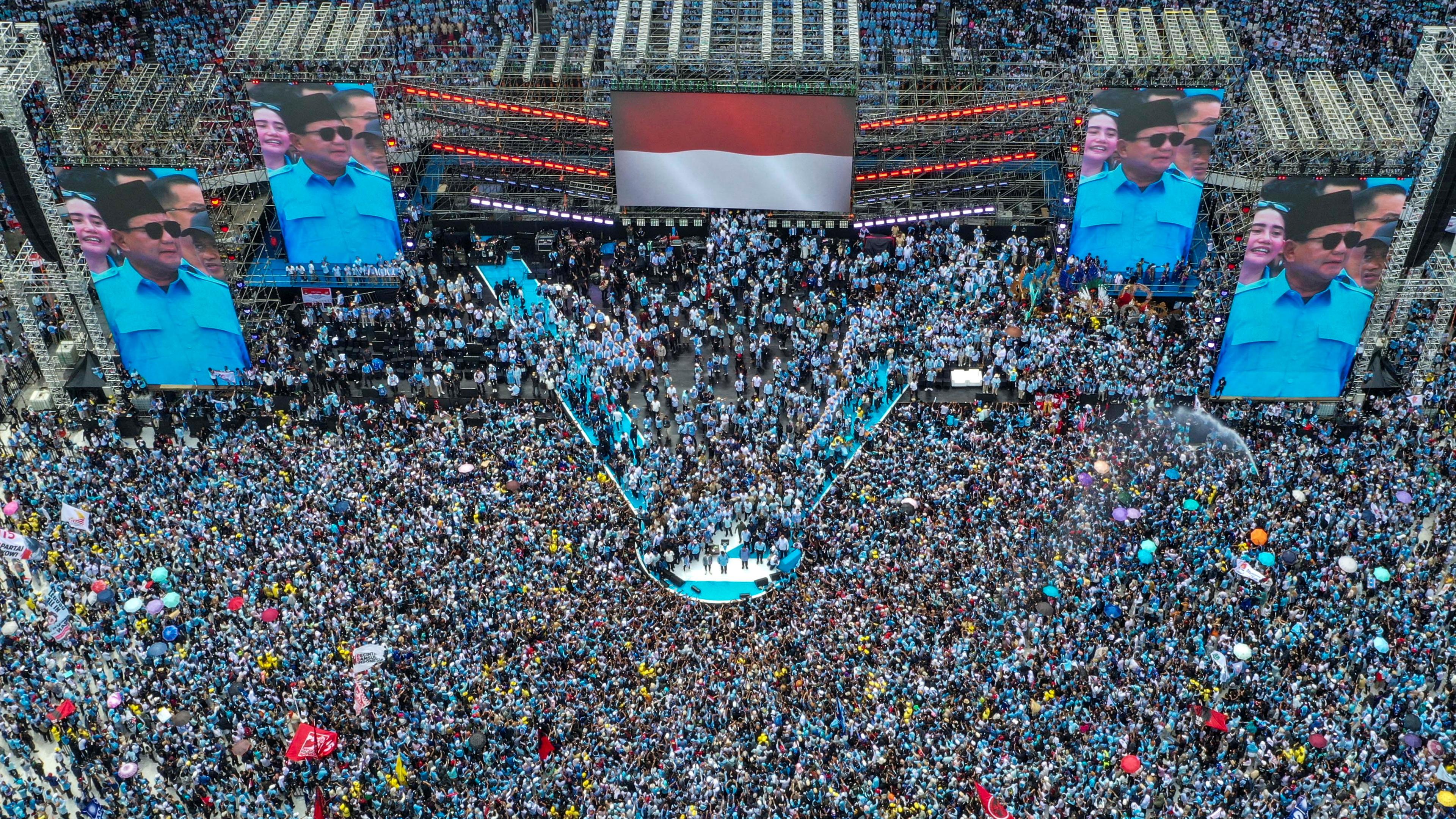 Zehntausende kamen nach Jakarta zur Wahlkampfveranstaltung des indonesischen Präsidentschaftskandidaten Prabowo Subianto.