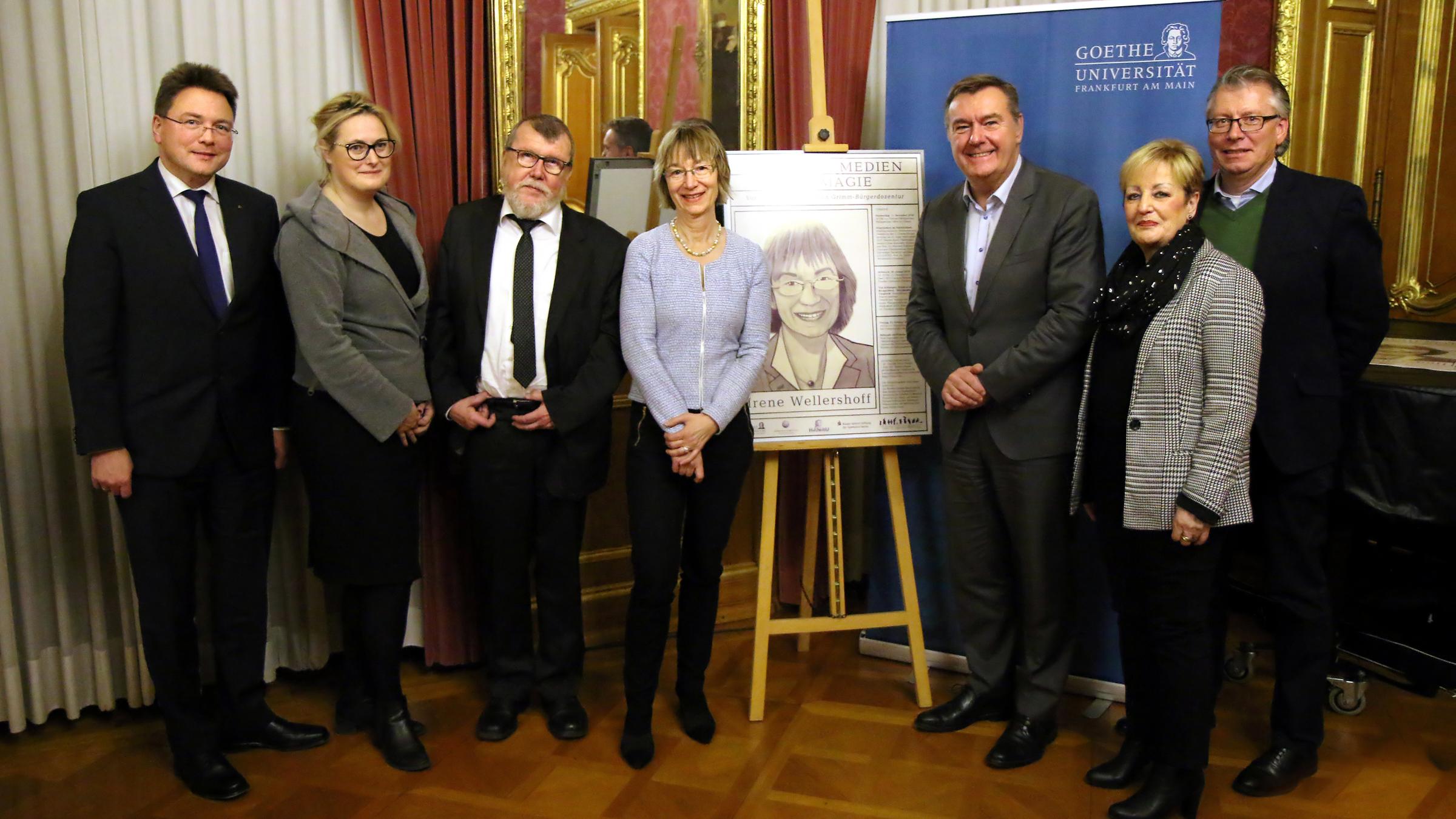 Grimm-Bürgerdozentur für Irene Wellershoff: Oberbürgermeister von Hanau, Claus Kaminsky (dritter von rechts) und Preisträgerin Irene Wellershoff