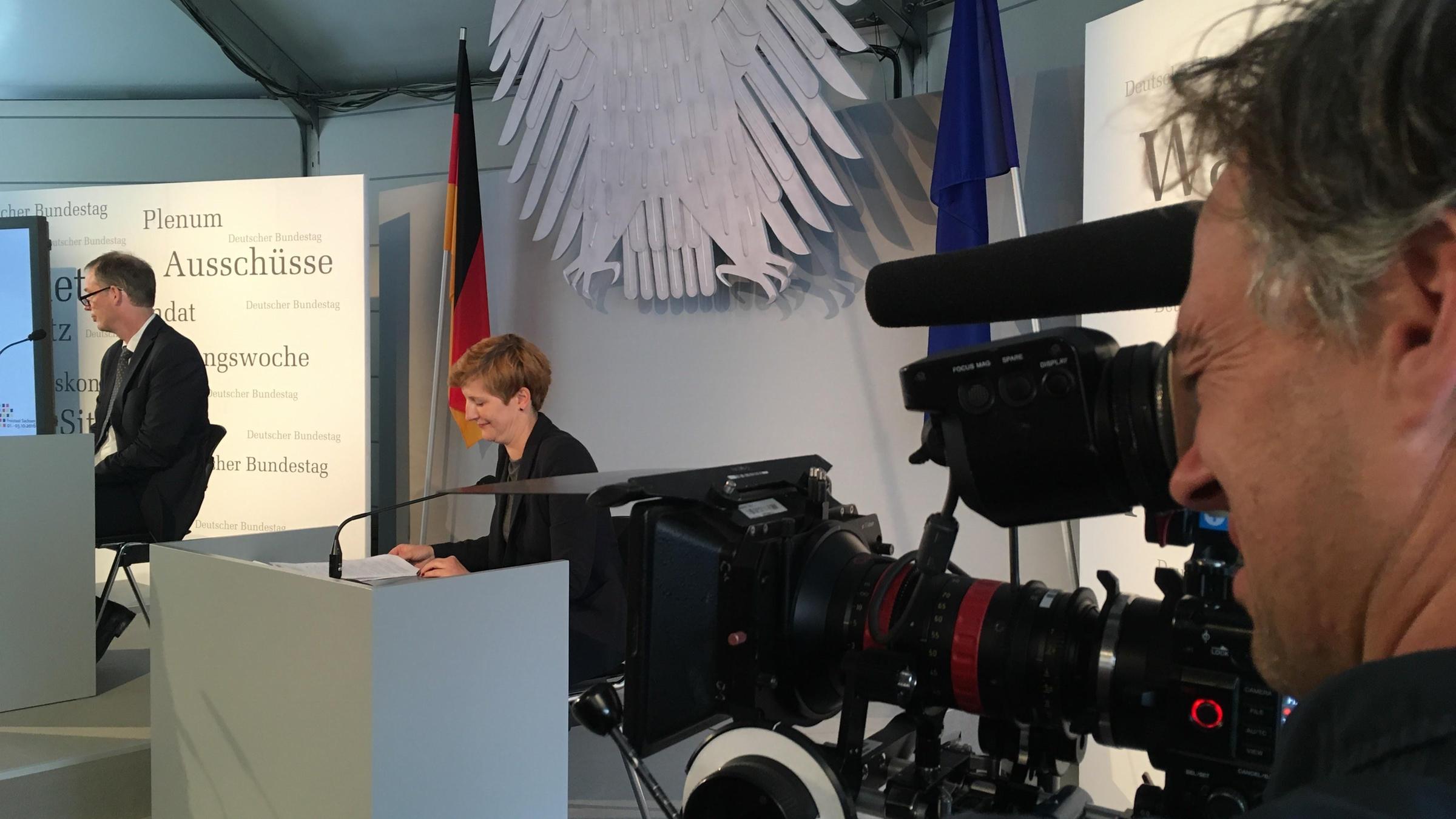 "AGGREGAT": Die SPD-Politikerin Susann Rüthrich, MdB aus Meißen, Sachsen, beim Bürgerfest zum Tag der deutschen Einheit am 3. Oktober 2016 im Zelt des deutschen Bundestages.