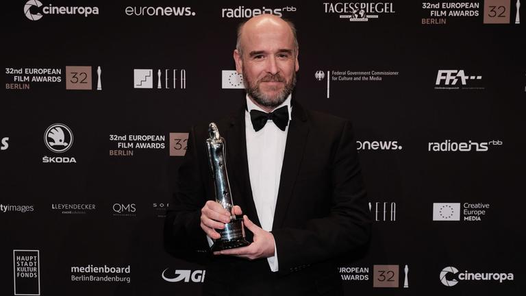 32. Verleihung des Europäischen Filmpreises der Europäischen Filmakademie (EFA), Berlin, 7.12.2019: Regisseur Salvador Simó mit dem Preis für dden besten Animationsfilm