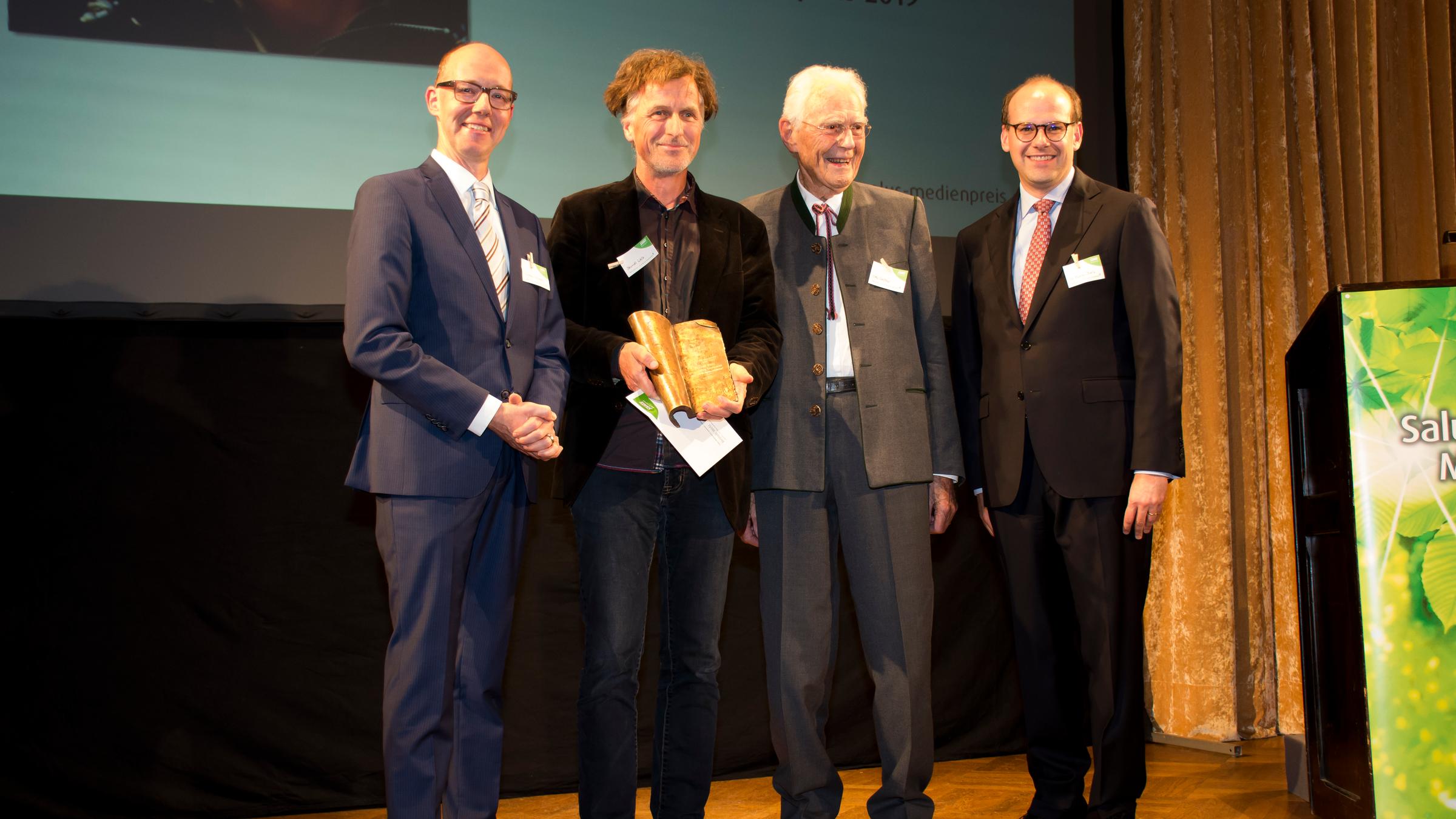 Salus-Medienpreis für "planet e.: Die Öko-Rebellen vom Himalaya": Autor Bernd Welz (2. v.l.) erhält den Otto-Greither-Sonderpreis