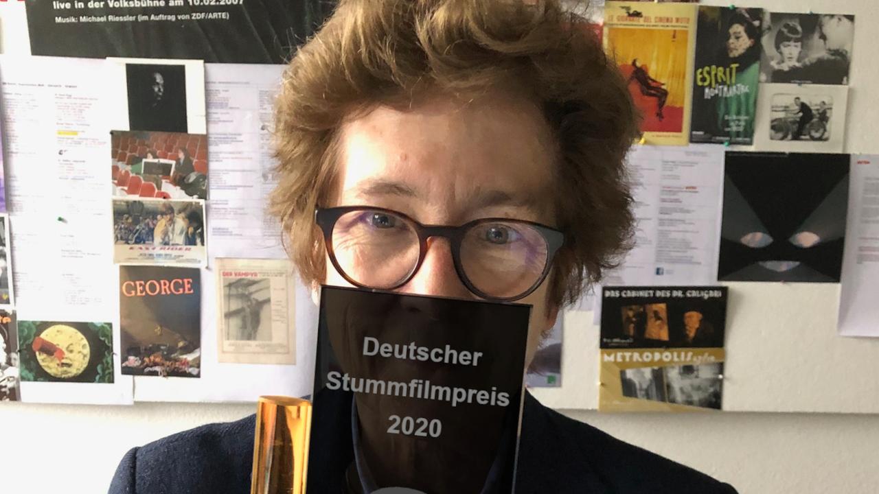 Nina Goslar mit dem Deutschen Stummfilmpreis 2020