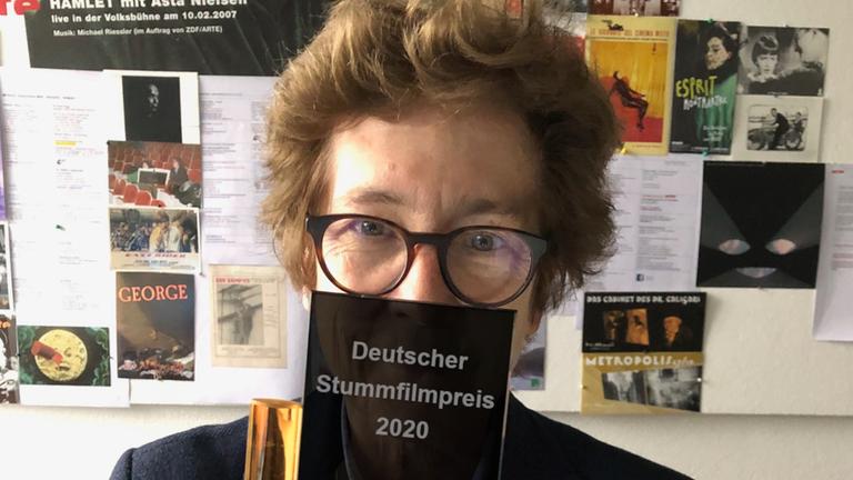 Nina Goslar mit dem Deutschen Stummfilmpreis 2020