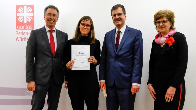 Verleihung ddes Caritas-Journalistenpreises am 5. Februar 2020 in Stuttgart: V.l.n.r.: Ordinariatsrat Thomas Herkert, Preisträgerin Denise Dismer, Oliver Merkelbach, Eva-Maria Bolay (Caritasverband der Diözese Rottenburg-Stuttgart)